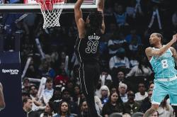 开云体育中国-篮网队逆风翻盘，迎接季后赛挑战