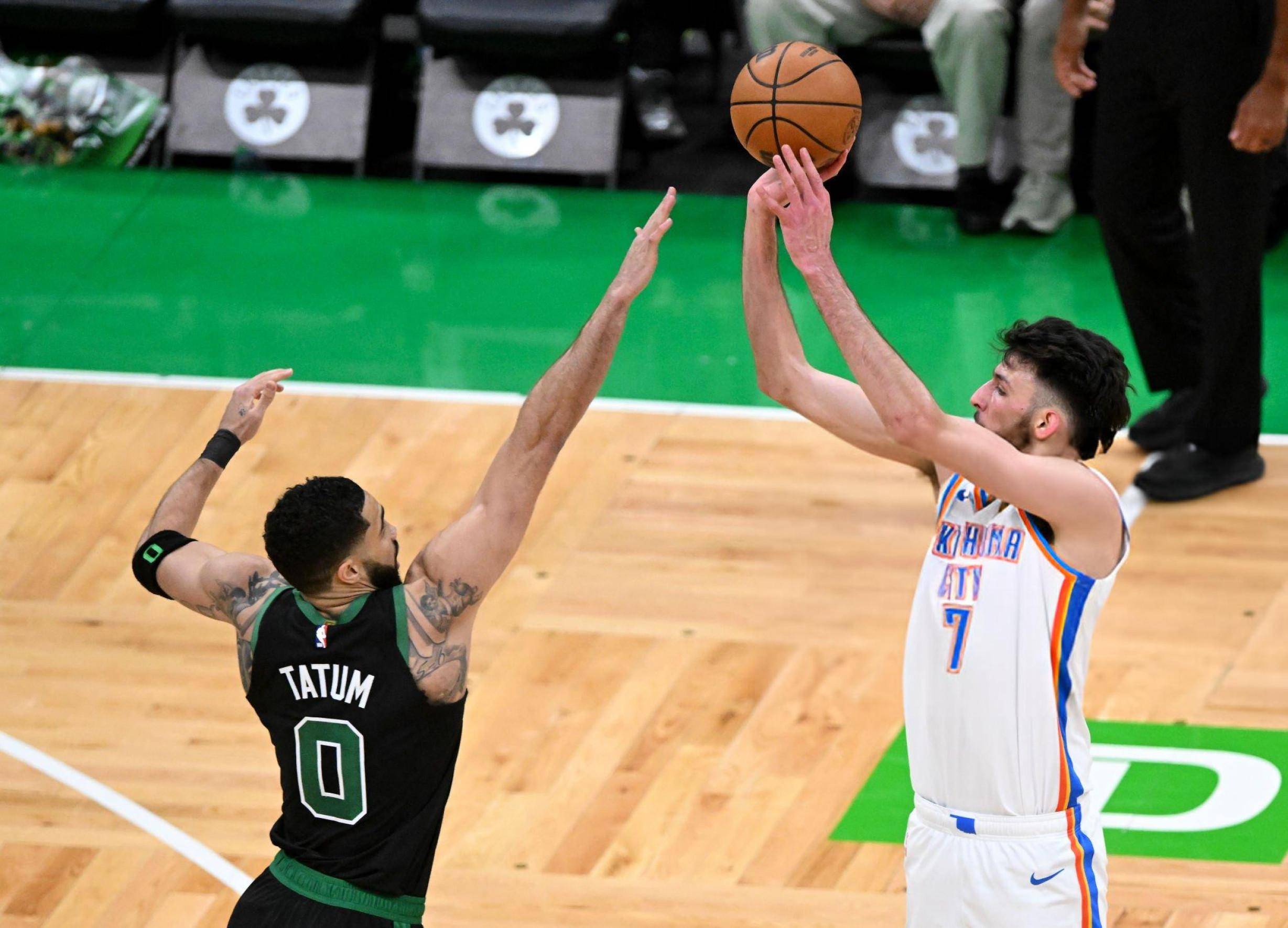 凯尔特人逆转灰熊，Tatum砍下关键三分