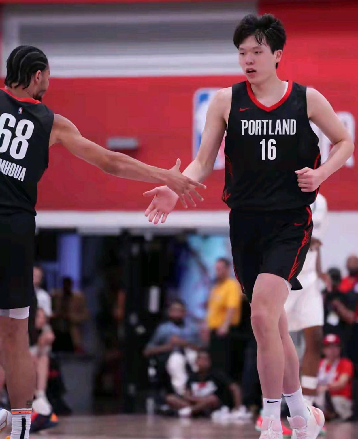 开拓者客场击败鹈鹕,止颓势 开拓者客场击败鹈鹕,止颓势