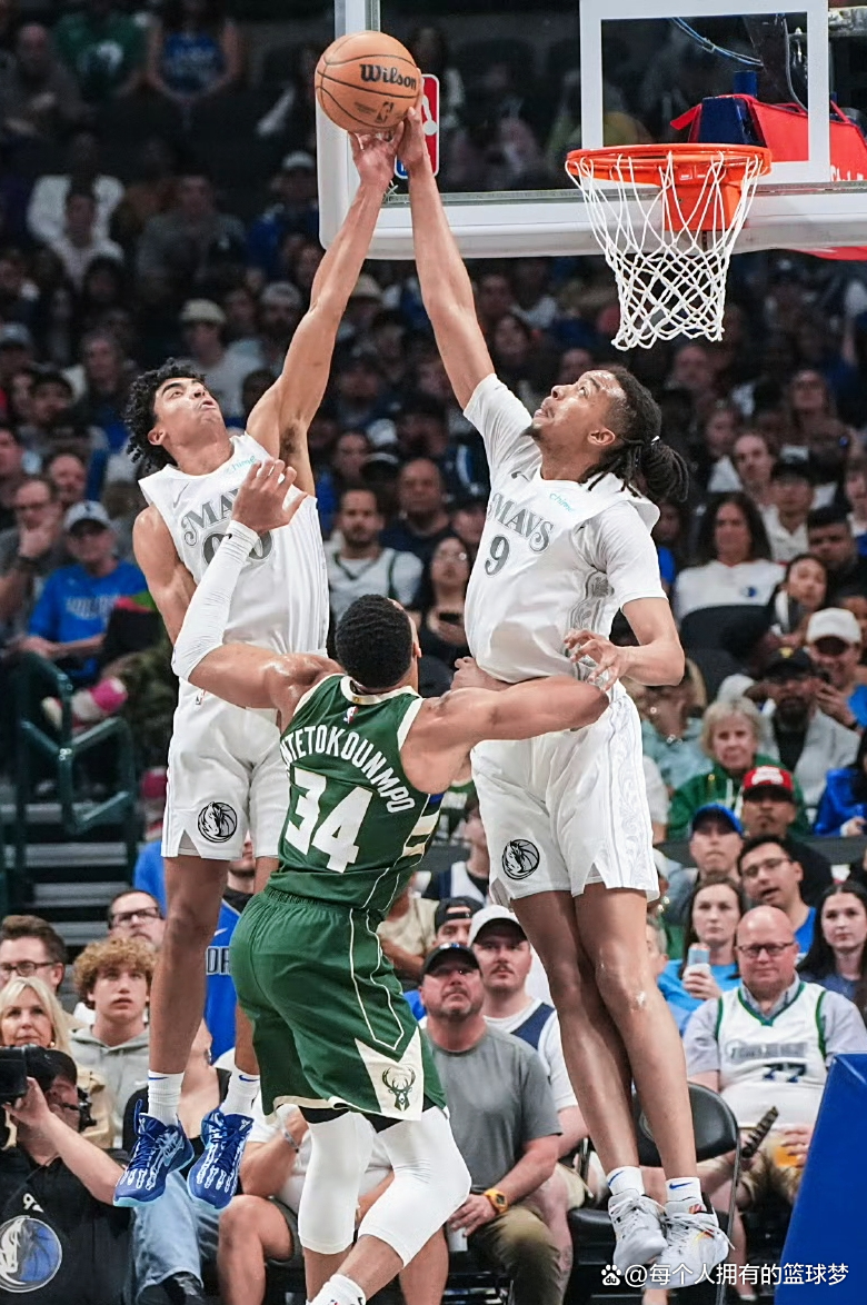 雄鹿遭遇惨败，字母哥独得39分难救主